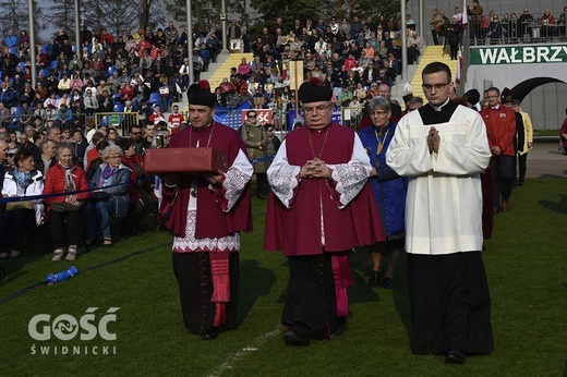 Msza papieska na wałbrzyskim stadionie