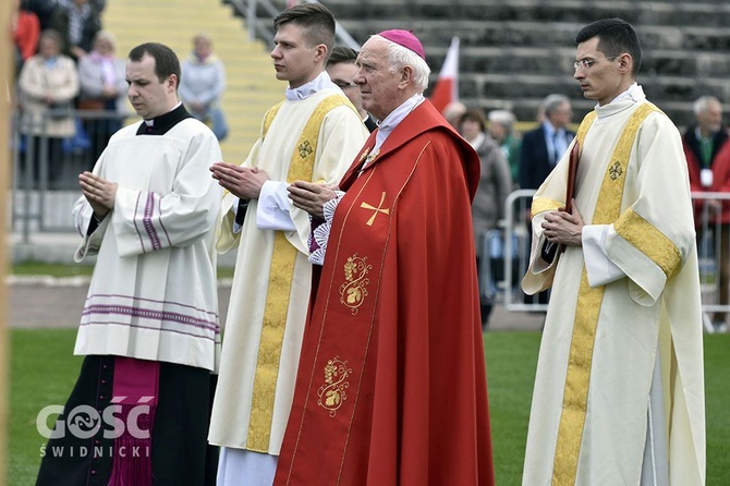 Msza papieska na wałbrzyskim stadionie