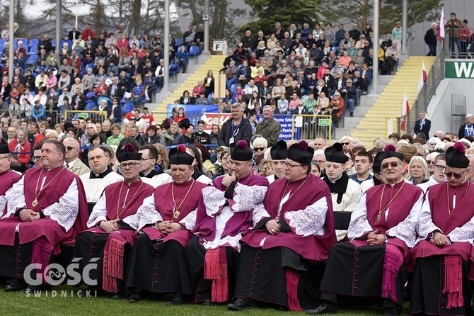 Msza papieska na wałbrzyskim stadionie