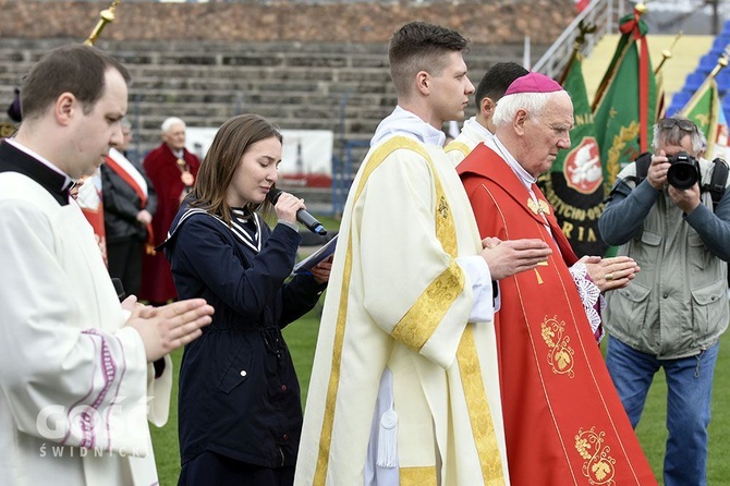 Msza papieska na wałbrzyskim stadionie