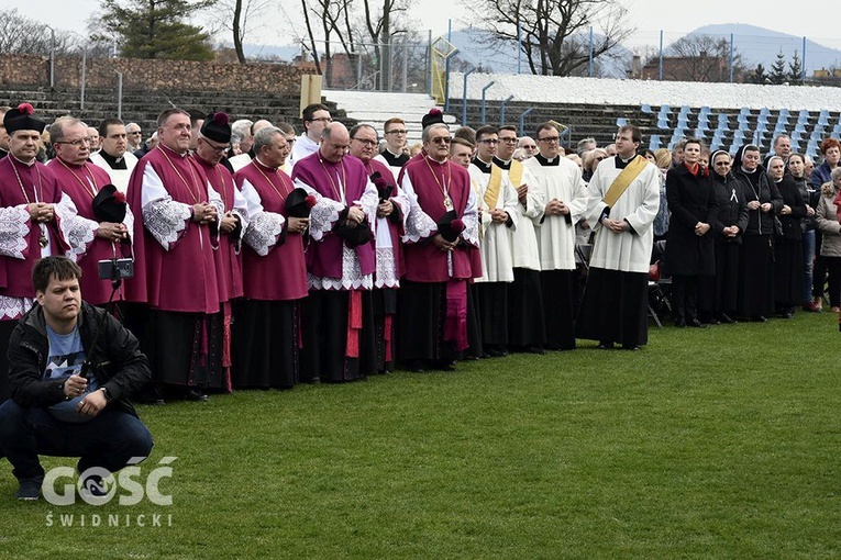 Msza papieska na wałbrzyskim stadionie