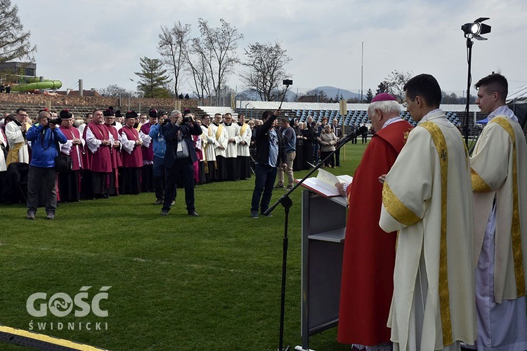 Msza papieska na wałbrzyskim stadionie