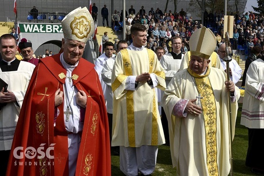 Msza papieska na wałbrzyskim stadionie