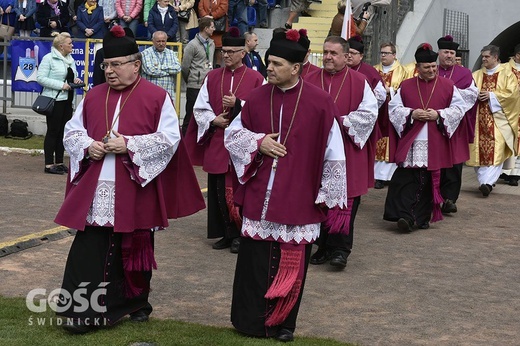 Msza papieska na wałbrzyskim stadionie