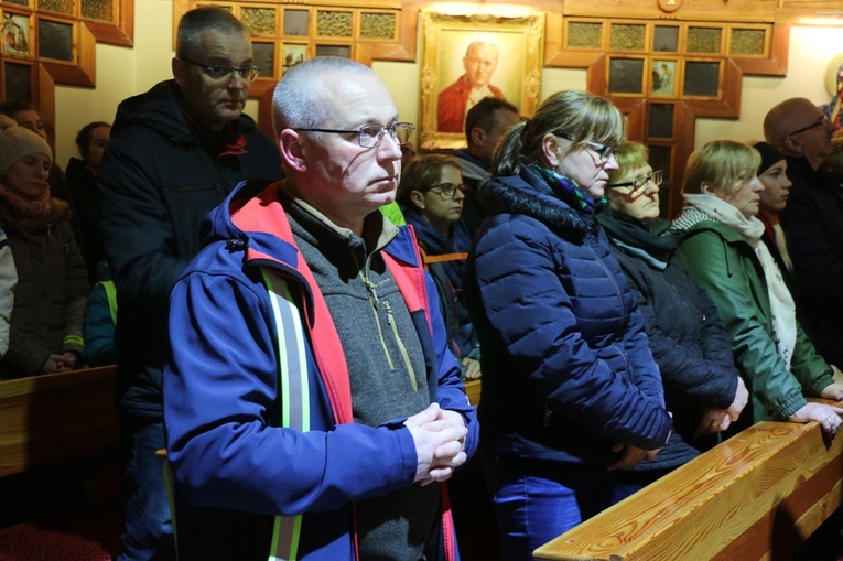Nocna Piesza Pielgrzymka z Gniechowic do sanktuarium w Sulistrowiczkach