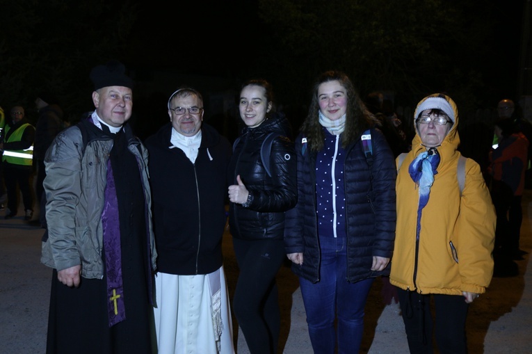 Nocna Piesza Pielgrzymka z Gniechowic do sanktuarium w Sulistrowiczkach