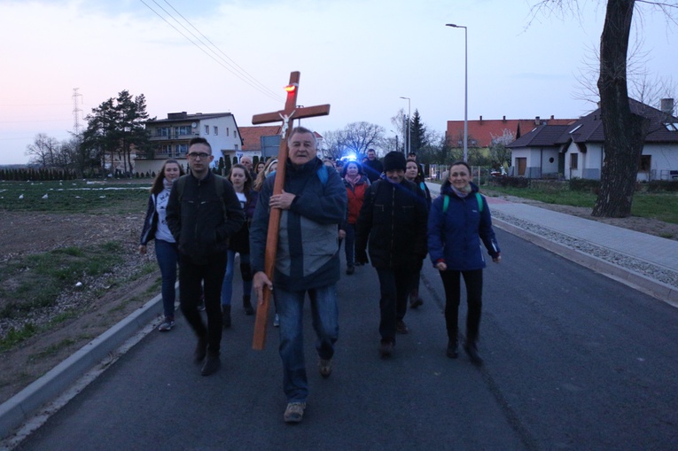 Nocna Piesza Pielgrzymka z Gniechowic do sanktuarium w Sulistrowiczkach