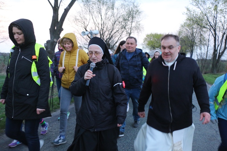 Nocna Piesza Pielgrzymka z Gniechowic do sanktuarium w Sulistrowiczkach