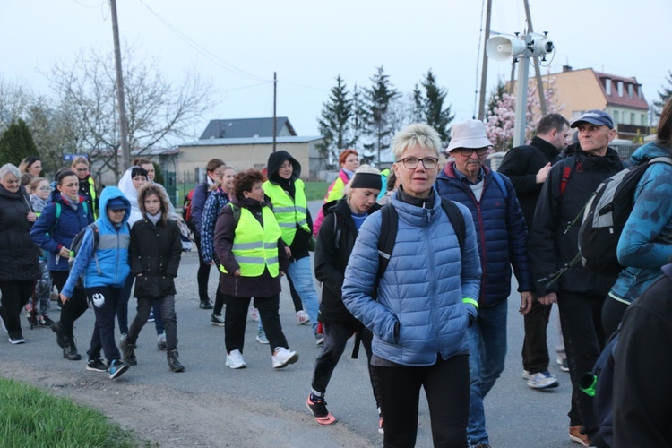 Nocna Piesza Pielgrzymka z Gniechowic do sanktuarium w Sulistrowiczkach