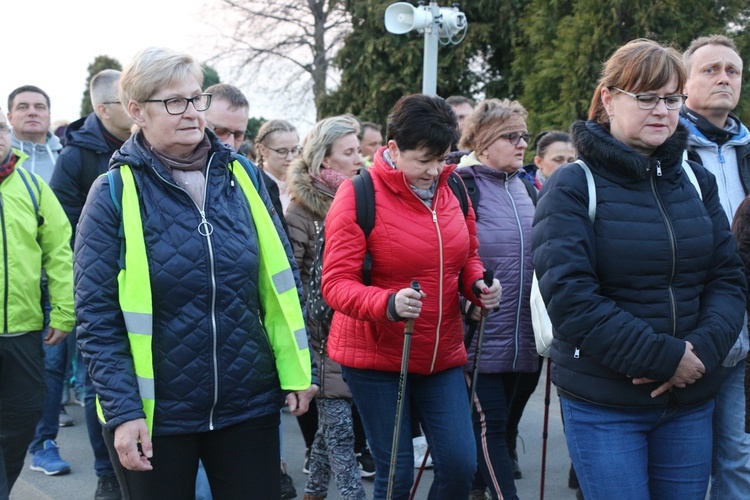 Nocna Piesza Pielgrzymka z Gniechowic do sanktuarium w Sulistrowiczkach