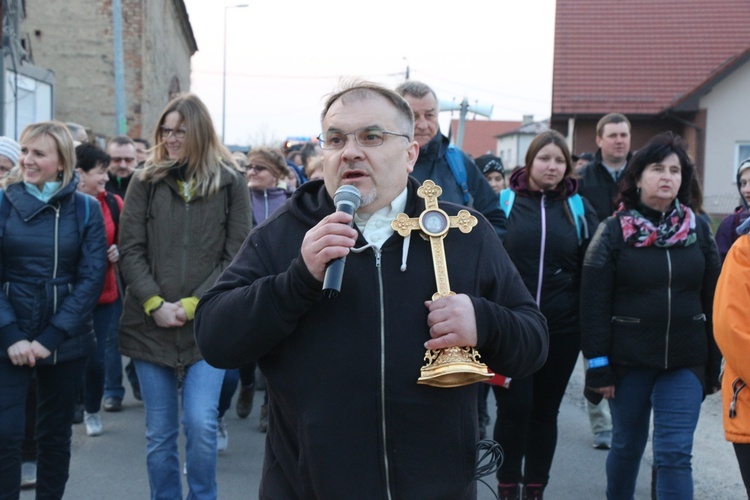 Nocna Piesza Pielgrzymka z Gniechowic do sanktuarium w Sulistrowiczkach