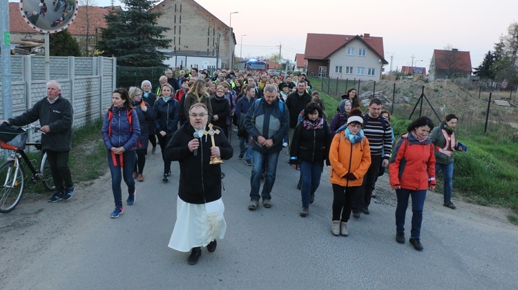 Nocna Piesza Pielgrzymka z Gniechowic do sanktuarium w Sulistrowiczkach