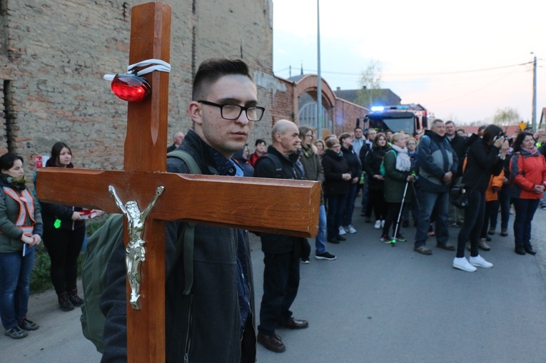 Nocna Piesza Pielgrzymka z Gniechowic do sanktuarium w Sulistrowiczkach