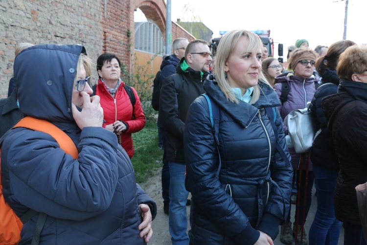 Nocna Piesza Pielgrzymka z Gniechowic do sanktuarium w Sulistrowiczkach