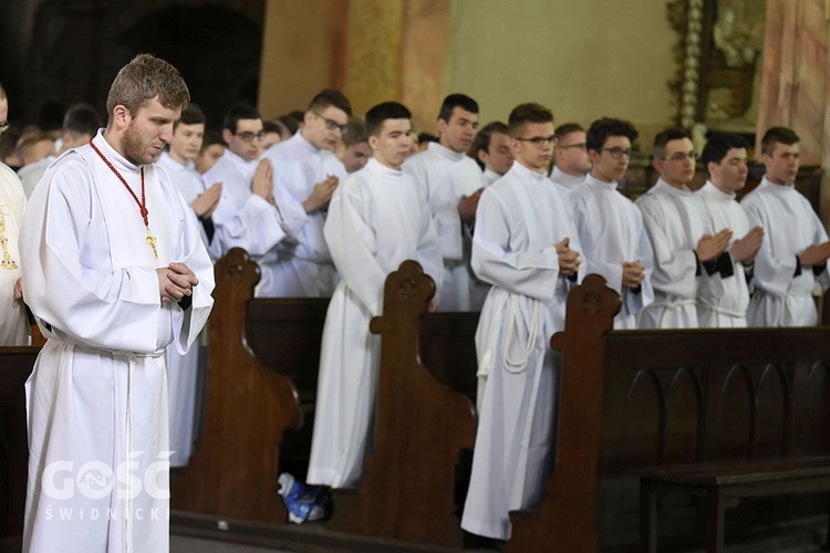 Błogosławieństwo nadzwyczajnych szafarzy, ceremoniarzy i lektorów