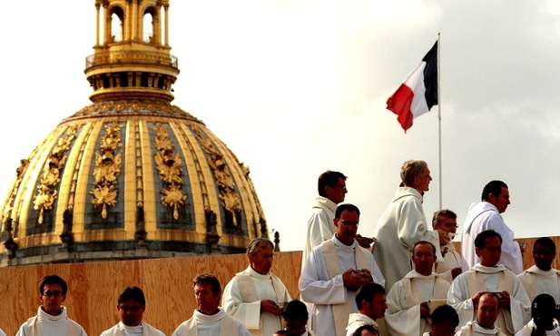 Francja: celibat trzeba pogłębić, nie znosić