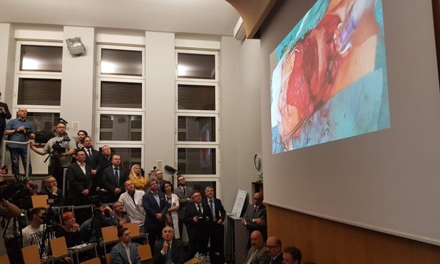 Gliwice: pionierski przeszczep szyi i komórek szpiku