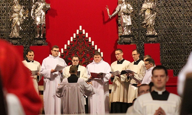 Współczesny trianguł z katedry wrocławskiej.
