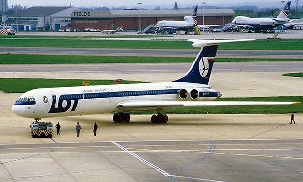 Ił-62M „Tadeusz Kościuszko” na lotnisku Heathrow w Londynie.  Zdjęcie z 18 kwietnia 1987 r.