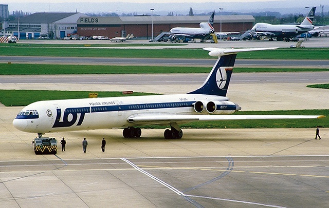 Ił-62M „Tadeusz Kościuszko” na lotnisku Heathrow w Londynie.  Zdjęcie z 18 kwietnia 1987 r.