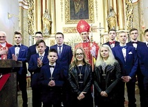 W Borowej k. Mielca namaszczona została m.in. młodzież z Ziempniowa.