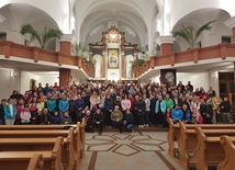 Uczestnicy EDK z Gorzyc tuż przed wyjściem na trasę. 