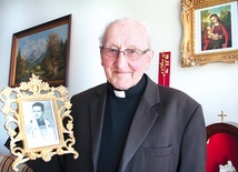 Ksiądz Walkowiak wciąż aktywnie posługuje przy parafii  pw. św. Mikołaja w Głogowie.