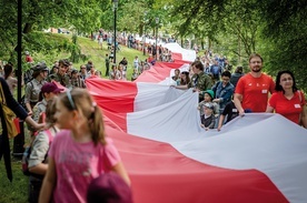 Coraz więcej zwolenników zyskuje koncepcja takiego urządzenia Polski,  by obywatele mieli większą siłę sprawczą.