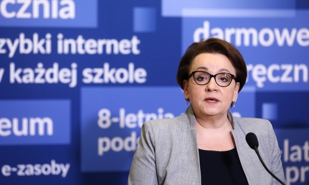 Zalewska: Egzaminy odbyły się bez żadnych zakłóceń