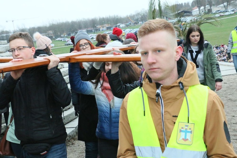 Droga Krzyżowa na terenie obozu na Majdanku