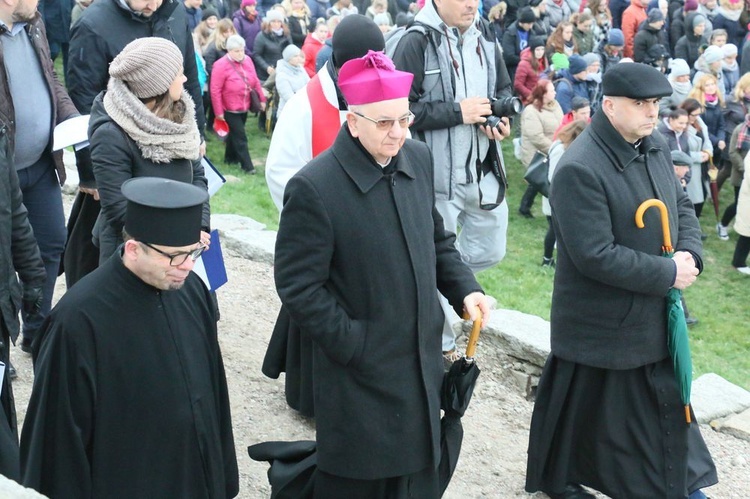 Droga Krzyżowa na terenie obozu na Majdanku