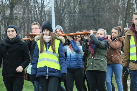 Droga Krzyżowa na terenie obozu na Majdanku