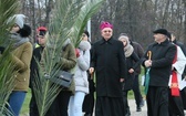 Droga Krzyżowa na terenie obozu na Majdanku