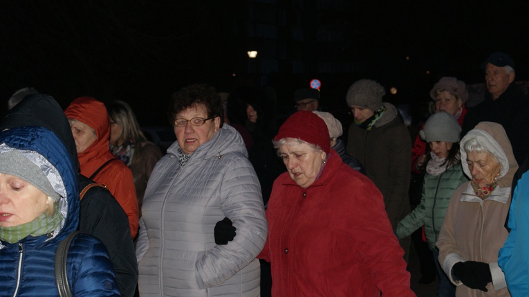 Droga Krzyżowa ulicami osiedla Polanka - parafia Odkupiciela Świata