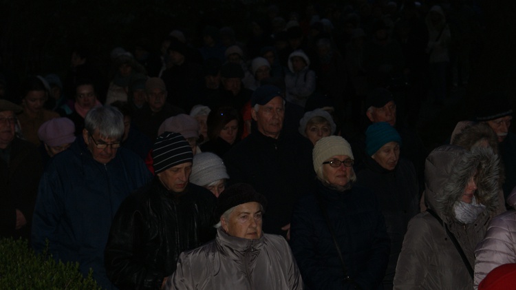 Droga Krzyżowa ulicami osiedla Polanka - parafia Odkupiciela Świata