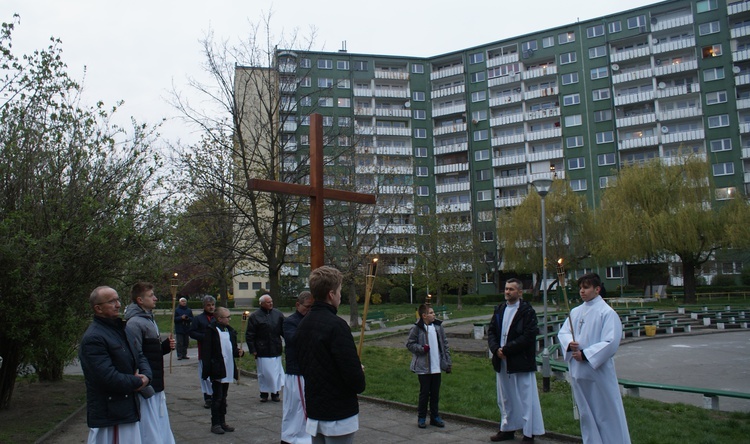 Droga Krzyżowa ulicami osiedla Polanka - parafia Odkupiciela Świata