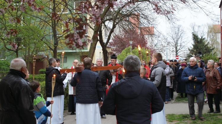 Droga Krzyżowa ulicami osiedla Polanka - parafia Odkupiciela Świata