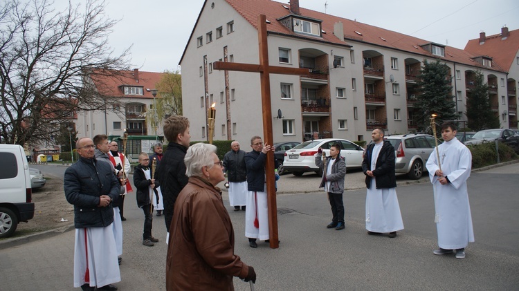 Droga Krzyżowa ulicami osiedla Polanka - parafia Odkupiciela Świata