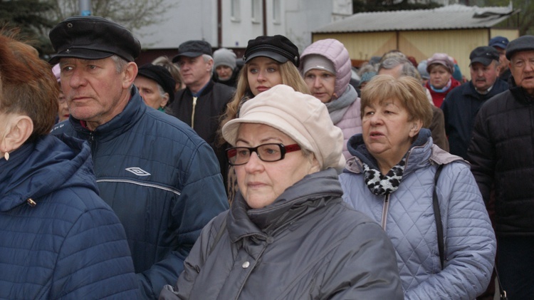 Droga Krzyżowa ulicami osiedla Polanka - parafia Odkupiciela Świata