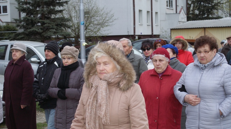 Droga Krzyżowa ulicami osiedla Polanka - parafia Odkupiciela Świata