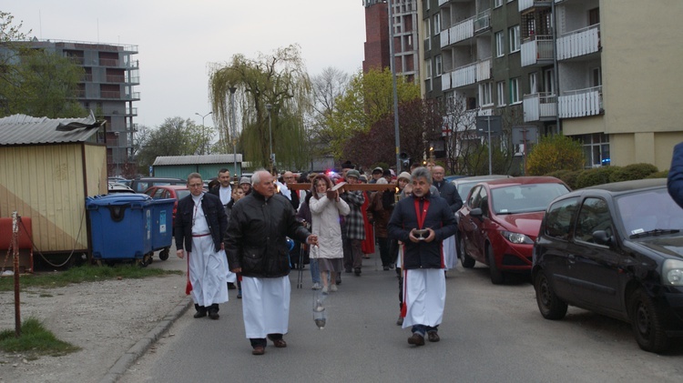 Droga Krzyżowa ulicami osiedla Polanka - parafia Odkupiciela Świata