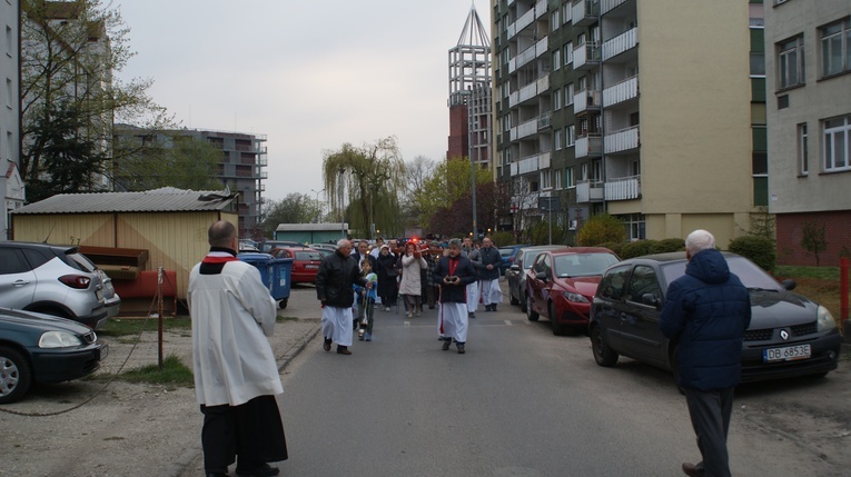 Droga Krzyżowa ulicami osiedla Polanka - parafia Odkupiciela Świata