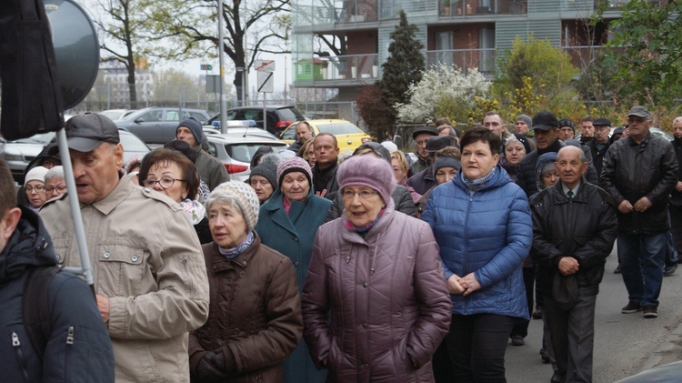 Droga Krzyżowa ulicami osiedla Polanka - parafia Odkupiciela Świata