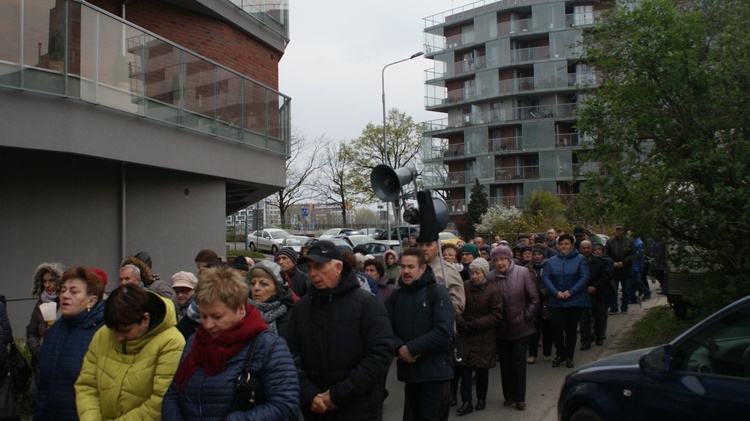 Droga Krzyżowa ulicami osiedla Polanka - parafia Odkupiciela Świata