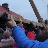 Wierni przeszli ulicami wielu miesjcowości uczestnicząc w nabożeństwach Drogi Krzyżowej