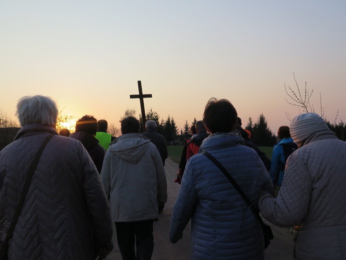 Droga Krzyżowa w parafii Nuna