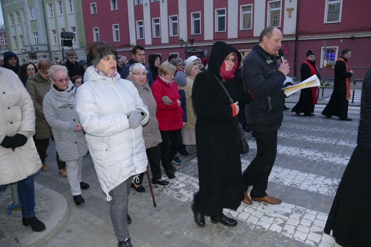 Droga Krzyżowa ulicami miast - Strzegom