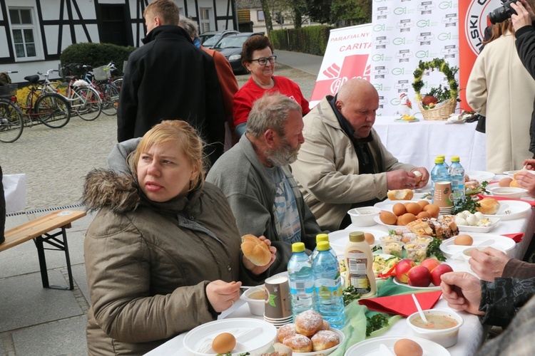 Śniadanie wielkanocne dla samotnych, chorych i potrzebujących w Miliczu