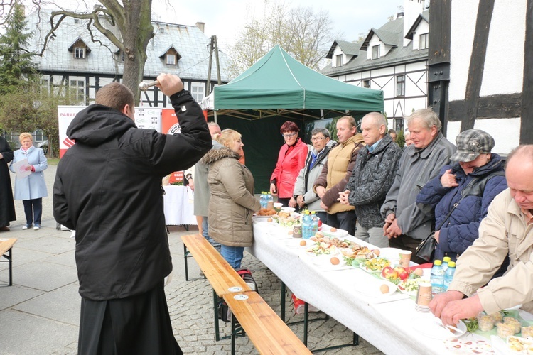 Śniadanie wielkanocne dla samotnych, chorych i potrzebujących w Miliczu