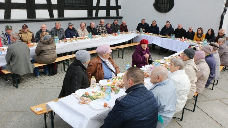 Śniadanie wielkanocne dla samotnych, chorych i potrzebujących w Miliczu